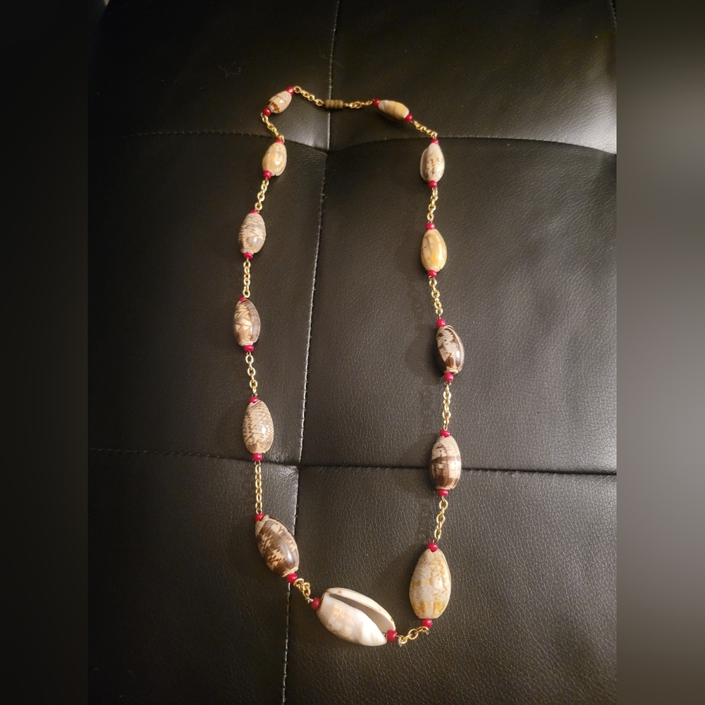 Shell Necklace - Picture 3 of 4